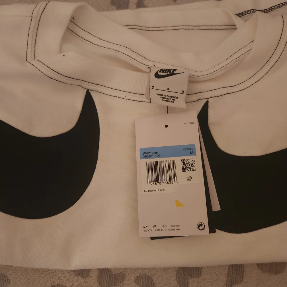 Nike Big Double Swoosh Sportscaster DR6201 Cropped Top White Black NEW - Picture 4 of 9